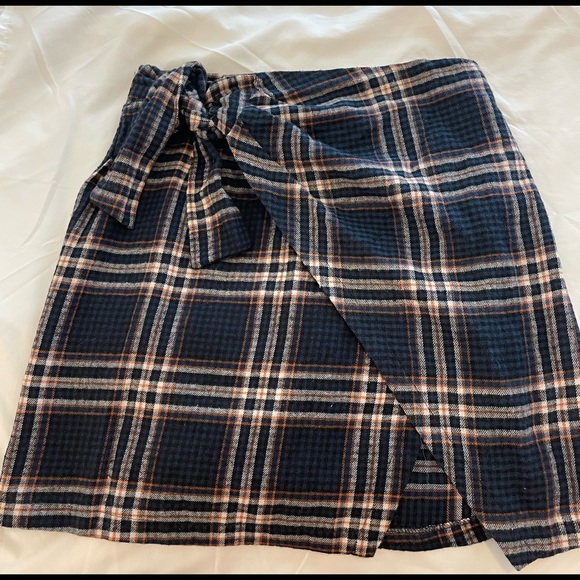 Soft plaid wrap skirt - Picture 2 of 3
